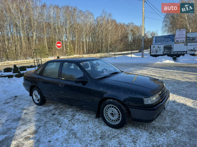 Синий Опель Вектра, объемом двигателя 1.6 л и пробегом 250 тыс. км за 1200 $, фото 1 на Automoto.ua