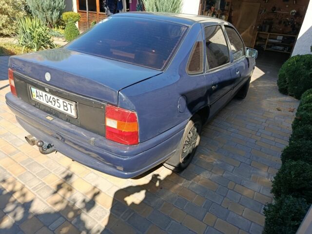 Синий Опель Вектра, объемом двигателя 1.6 л и пробегом 300 тыс. км за 1900 $, фото 2 на Automoto.ua