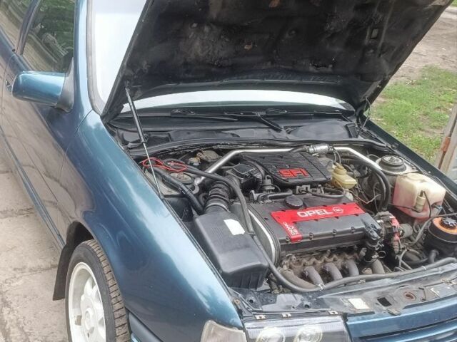 Синий Опель Вектра, объемом двигателя 2 л и пробегом 302 тыс. км за 1900 $, фото 1 на Automoto.ua
