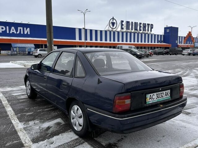 Синий Опель Вектра, объемом двигателя 1.6 л и пробегом 400 тыс. км за 1300 $, фото 2 на Automoto.ua