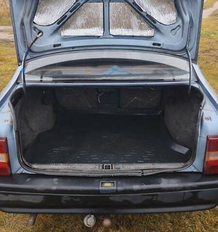 Синий Опель Вектра, объемом двигателя 1.6 л и пробегом 316 тыс. км за 950 $, фото 7 на Automoto.ua