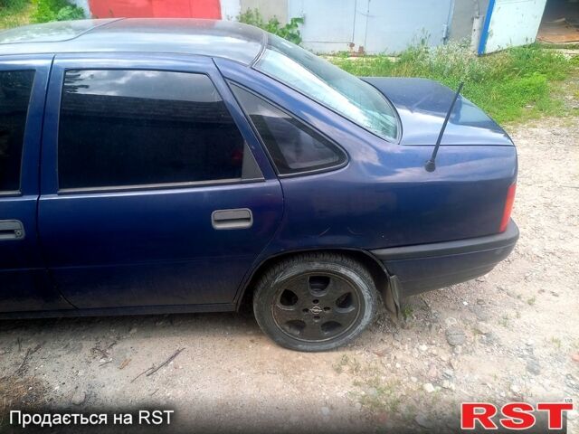 Синий Опель Вектра, объемом двигателя 1.8 л и пробегом 0 тыс. км за 1800 $, фото 3 на Automoto.ua