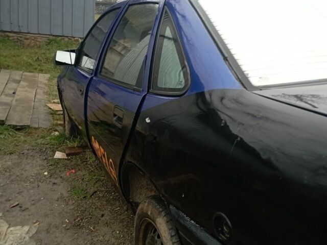 Синий Опель Вектра, объемом двигателя 1.8 л и пробегом 3 тыс. км за 400 $, фото 4 на Automoto.ua