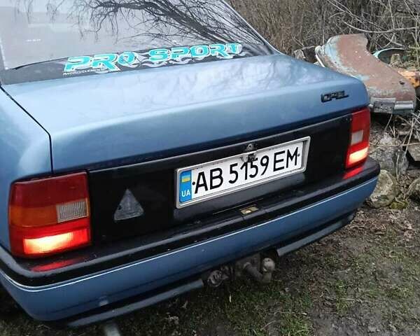 Синий Опель Вектра, объемом двигателя 2 л и пробегом 355 тыс. км за 1300 $, фото 2 на Automoto.ua