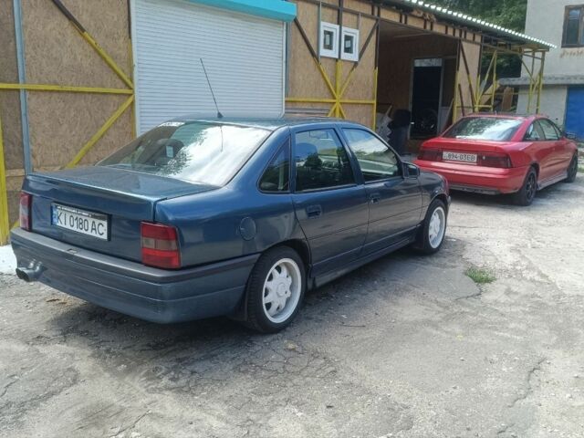 Синий Опель Вектра, объемом двигателя 2 л и пробегом 302 тыс. км за 1900 $, фото 2 на Automoto.ua