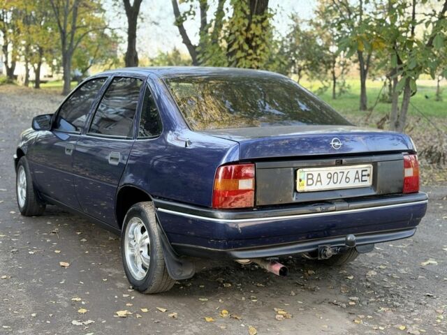 Синій Опель Вектра, об'ємом двигуна 1.8 л та пробігом 200 тис. км за 1200 $, фото 3 на Automoto.ua