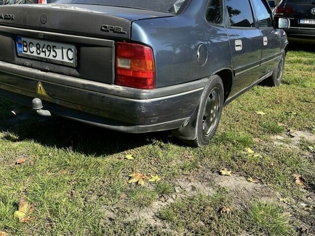 Синий Опель Вектра, объемом двигателя 2 л и пробегом 300 тыс. км за 954 $, фото 14 на Automoto.ua