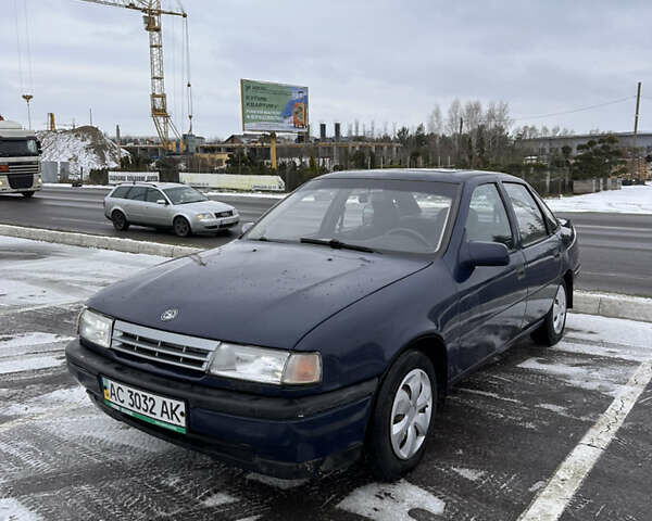 Синий Опель Вектра, объемом двигателя 1.6 л и пробегом 400 тыс. км за 1300 $, фото 4 на Automoto.ua