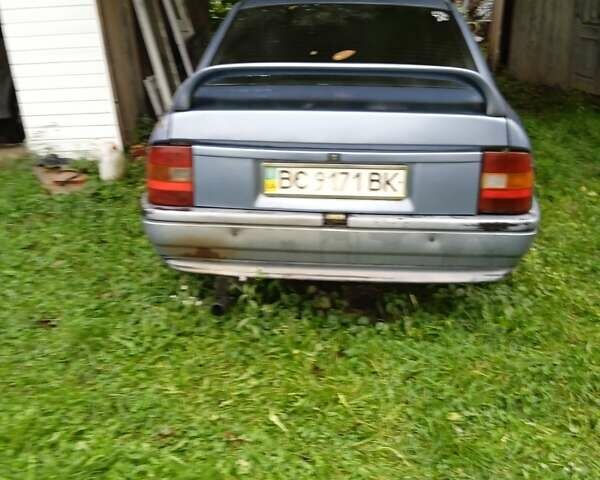 Синій Опель Вектра, об'ємом двигуна 1.6 л та пробігом 250 тис. км за 400 $, фото 9 на Automoto.ua