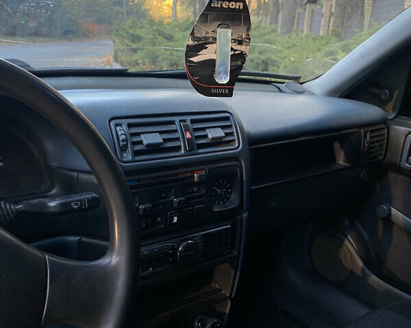 Синий Опель Вектра, объемом двигателя 1.6 л и пробегом 250 тыс. км за 1700 $, фото 5 на Automoto.ua