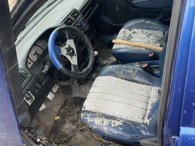 Синий Опель Вектра, объемом двигателя 2 л и пробегом 300 тыс. км за 850 $, фото 4 на Automoto.ua