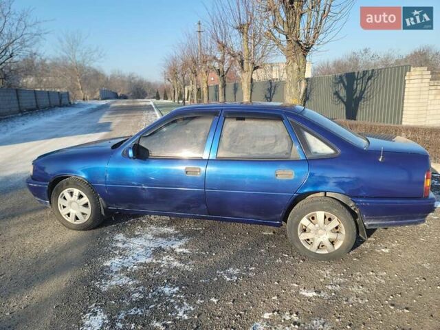 Синий Опель Вектра, объемом двигателя 1.6 л и пробегом 220 тыс. км за 1600 $, фото 3 на Automoto.ua