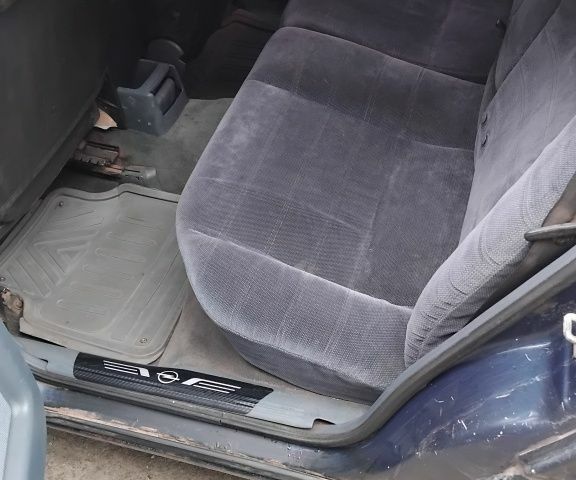 Синій Опель Вектра, об'ємом двигуна 2 л та пробігом 260 тис. км за 1400 $, фото 6 на Automoto.ua