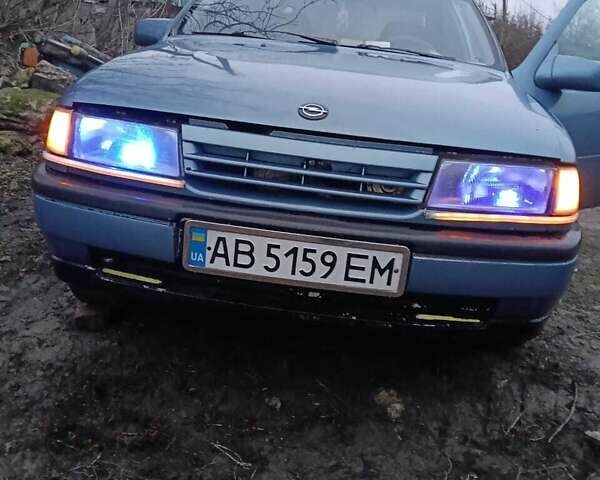 Синий Опель Вектра, объемом двигателя 2 л и пробегом 355 тыс. км за 1300 $, фото 3 на Automoto.ua