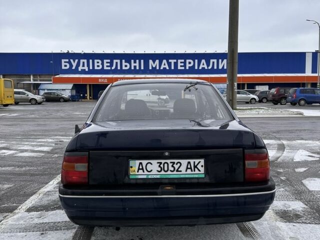 Синий Опель Вектра, объемом двигателя 1.6 л и пробегом 400 тыс. км за 1300 $, фото 4 на Automoto.ua