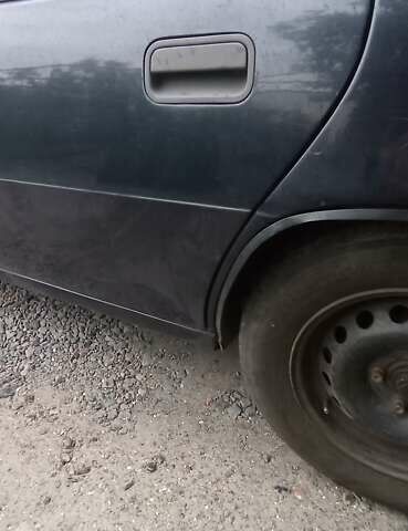 Синий Опель Вектра, объемом двигателя 1.77 л и пробегом 470 тыс. км за 2000 $, фото 6 на Automoto.ua