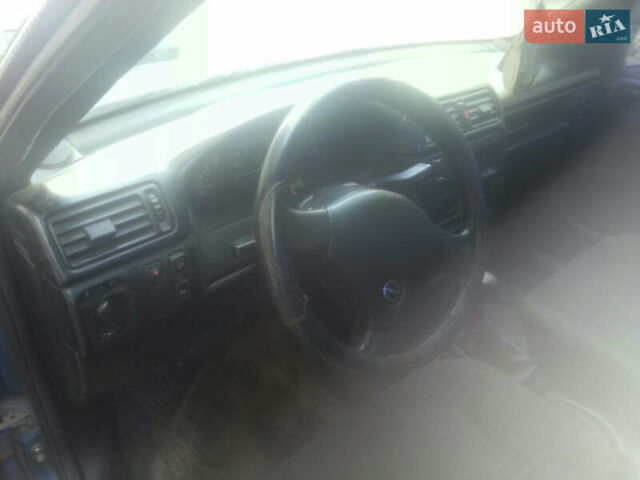 Синий Опель Вектра, объемом двигателя 1.6 л и пробегом 359 тыс. км за 1900 $, фото 4 на Automoto.ua