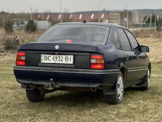 Синий Опель Вектра, объемом двигателя 1.6 л и пробегом 300 тыс. км за 1050 $, фото 4 на Automoto.ua