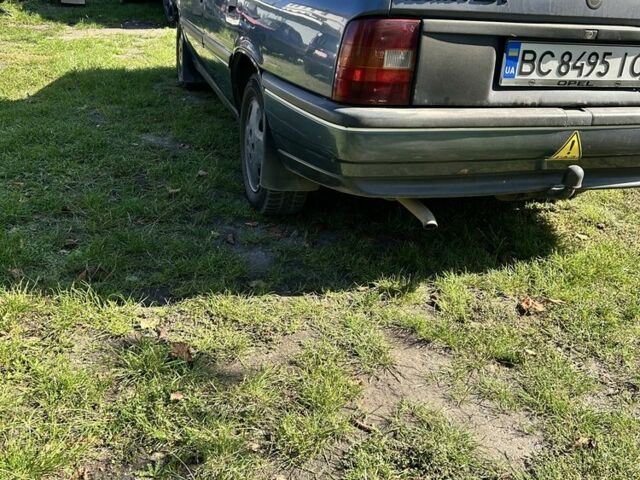 Синий Опель Вектра, объемом двигателя 2 л и пробегом 300 тыс. км за 954 $, фото 13 на Automoto.ua