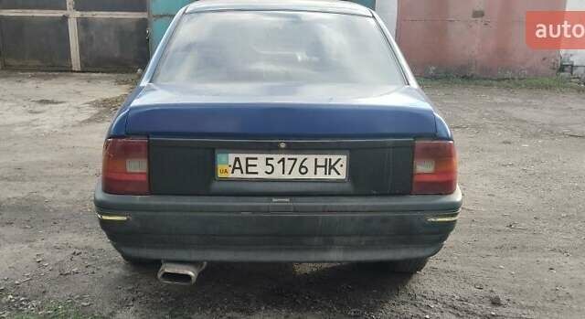 Синий Опель Вектра, объемом двигателя 2 л и пробегом 1000 тыс. км за 1400 $, фото 3 на Automoto.ua