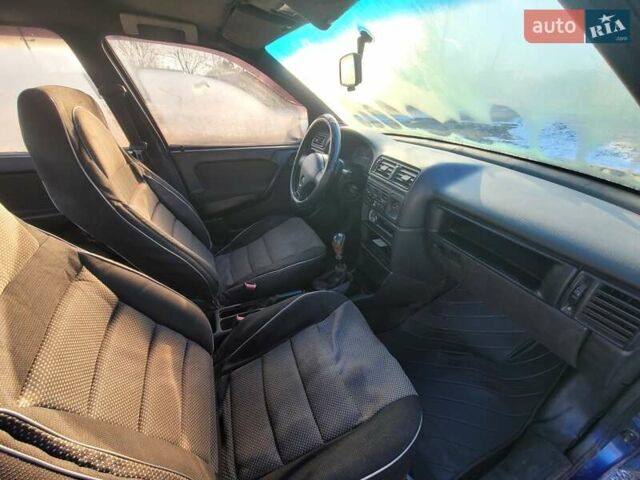 Синий Опель Вектра, объемом двигателя 1.6 л и пробегом 220 тыс. км за 1600 $, фото 9 на Automoto.ua