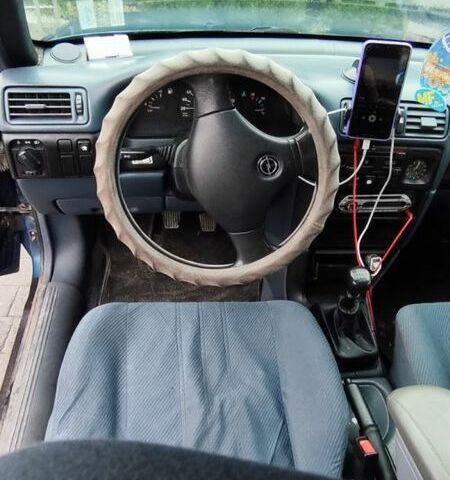 Синій Опель Вектра, об'ємом двигуна 1.8 л та пробігом 242 тис. км за 1250 $, фото 5 на Automoto.ua