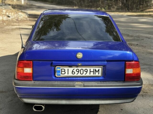 Синий Опель Вектра, объемом двигателя 1.6 л и пробегом 240 тыс. км за 2500 $, фото 5 на Automoto.ua