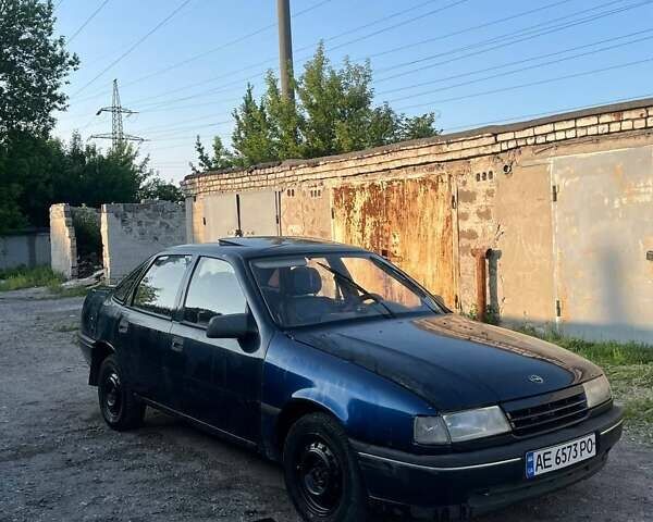 Синий Опель Вектра, объемом двигателя 2 л и пробегом 150 тыс. км за 1500 $, фото 2 на Automoto.ua
