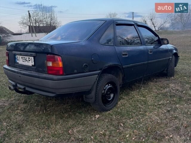 Синий Опель Вектра, объемом двигателя 1.6 л и пробегом 400 тыс. км за 1350 $, фото 1 на Automoto.ua