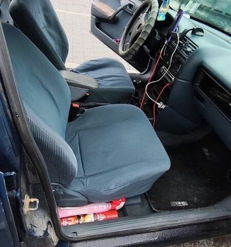 Синій Опель Вектра, об'ємом двигуна 1.8 л та пробігом 242 тис. км за 1250 $, фото 7 на Automoto.ua