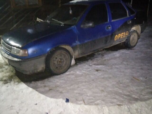 Синій Опель Вектра, об'ємом двигуна 1 л та пробігом 200 тис. км за 350 $, фото 3 на Automoto.ua