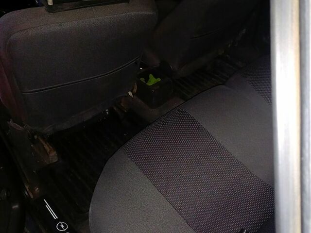 Синий Опель Вектра, объемом двигателя 1.8 л и пробегом 0 тыс. км за 1800 $, фото 7 на Automoto.ua