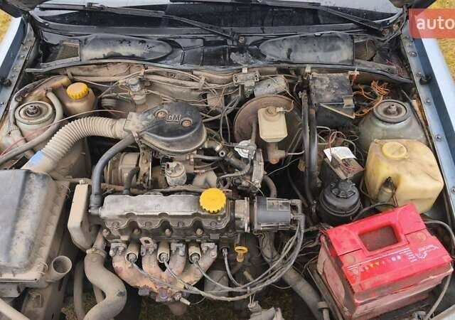 Синий Опель Вектра, объемом двигателя 1.6 л и пробегом 316 тыс. км за 950 $, фото 6 на Automoto.ua