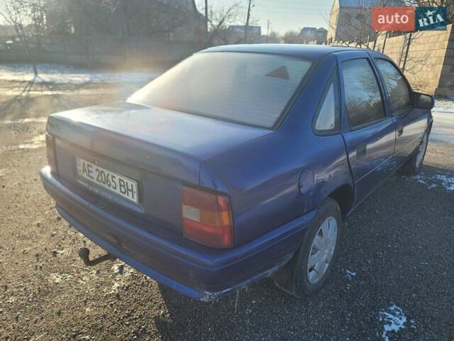 Синий Опель Вектра, объемом двигателя 1.6 л и пробегом 220 тыс. км за 1600 $, фото 6 на Automoto.ua