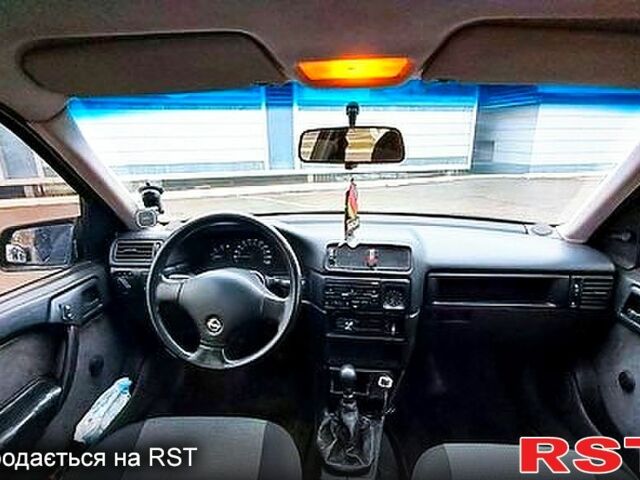 Синий Опель Вектра, объемом двигателя 1.6 л и пробегом 345 тыс. км за 1500 $, фото 5 на Automoto.ua