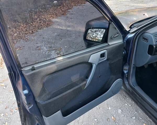 Синій Опель Вектра, об'ємом двигуна 1.6 л та пробігом 338 тис. км за 1700 $, фото 9 на Automoto.ua