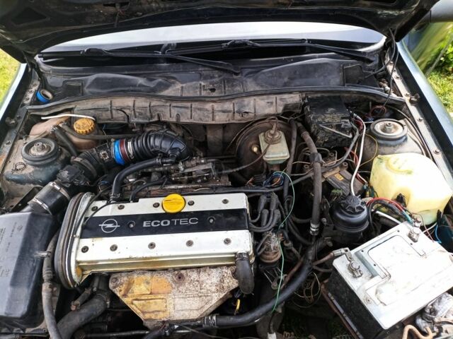 Синій Опель Вектра, об'ємом двигуна 2 л та пробігом 200 тис. км за 2000 $, фото 1 на Automoto.ua