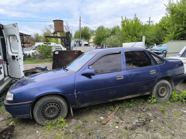 Синий Опель Вектра, объемом двигателя 1.8 л и пробегом 350 тыс. км за 600 $, фото 1 на Automoto.ua