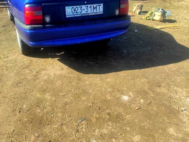 Синий Опель Вектра, объемом двигателя 18 л и пробегом 0 тыс. км за 1000 $, фото 4 на Automoto.ua
