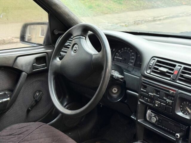 Синий Опель Вектра, объемом двигателя 1.6 л и пробегом 400 тыс. км за 1600 $, фото 6 на Automoto.ua