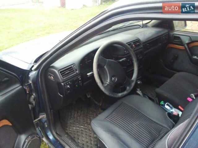 Синій Опель Вектра, об'ємом двигуна 1.6 л та пробігом 237 тис. км за 800 $, фото 5 на Automoto.ua