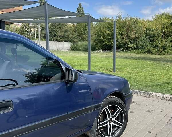 Синій Опель Вектра, об'ємом двигуна 1.8 л та пробігом 368 тис. км за 2700 $, фото 5 на Automoto.ua