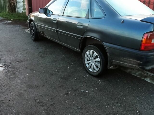 Синій Опель Вектра, об'ємом двигуна 1.8 л та пробігом 360 тис. км за 2081 $, фото 4 на Automoto.ua