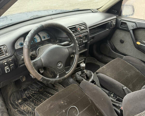 Синий Опель Вектра, объемом двигателя 1.6 л и пробегом 300 тыс. км за 1200 $, фото 6 на Automoto.ua