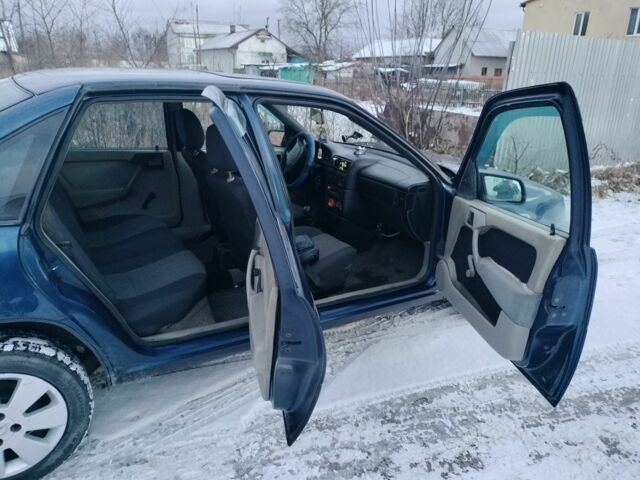 Синій Опель Вектра, об'ємом двигуна 2 л та пробігом 1000 тис. км за 1100 $, фото 2 на Automoto.ua