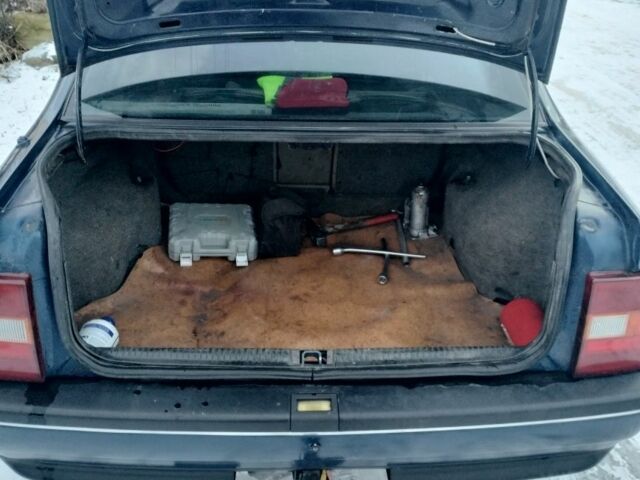 Синій Опель Вектра, об'ємом двигуна 2 л та пробігом 1000 тис. км за 1100 $, фото 6 на Automoto.ua