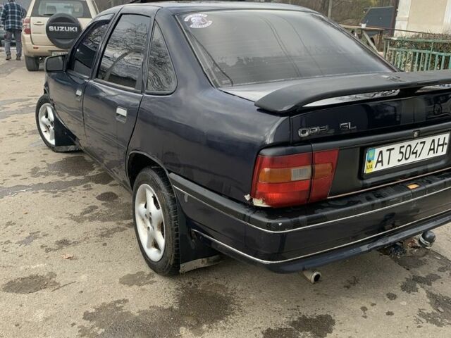 Синий Опель Вектра, объемом двигателя 1.8 л и пробегом 300 тыс. км за 1600 $, фото 5 на Automoto.ua