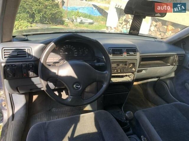 Синий Опель Вектра, объемом двигателя 1.8 л и пробегом 400 тыс. км за 900 $, фото 3 на Automoto.ua