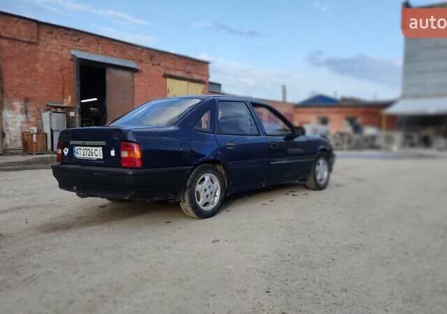 Синий Опель Вектра, объемом двигателя 1.6 л и пробегом 500 тыс. км за 900 $, фото 1 на Automoto.ua