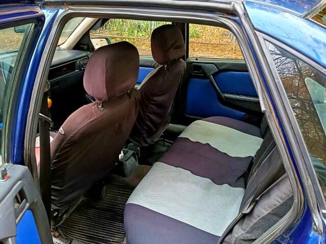 Синий Опель Вектра, объемом двигателя 1.6 л и пробегом 240 тыс. км за 1200 $, фото 3 на Automoto.ua